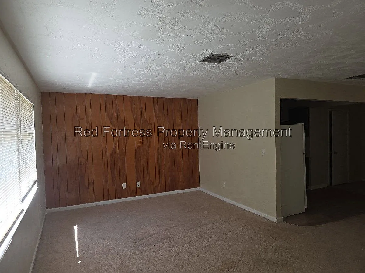 1 bed, 1.0 bath, $979 — Photo 2
