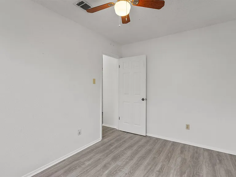 701 Riverwood Dr — Photo 26