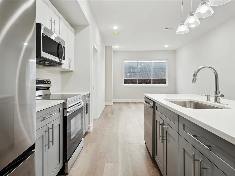 701 N 40th St #6 — Photo 3