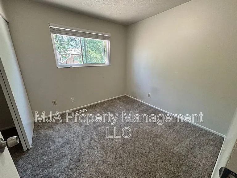 1817 E Vine St — Photo 9