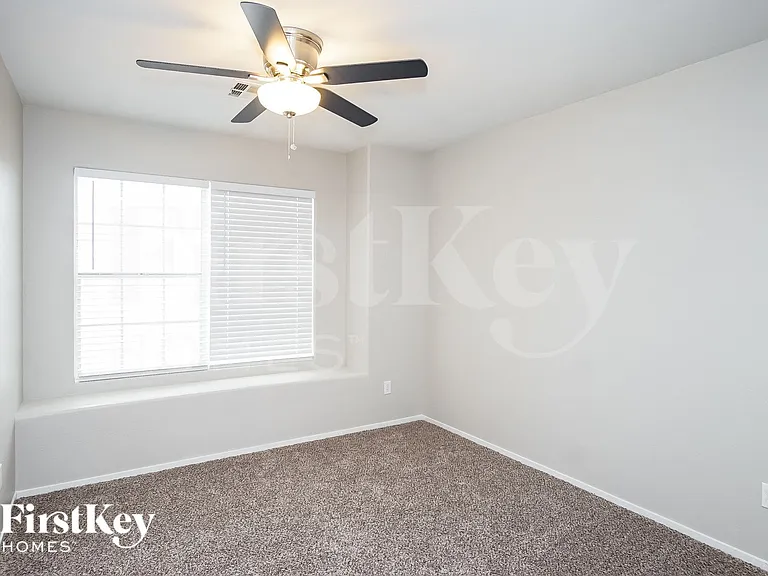 985 Blue Lantern Dr — Photo 12