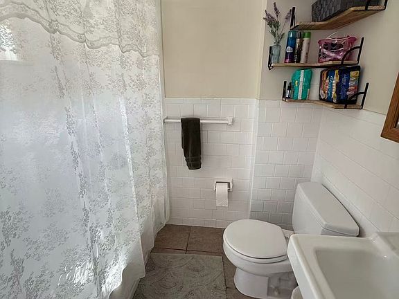 4th image of 278 Harvard St APT 5