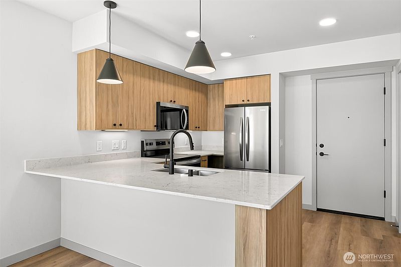 4th image of 820 N State Street #520