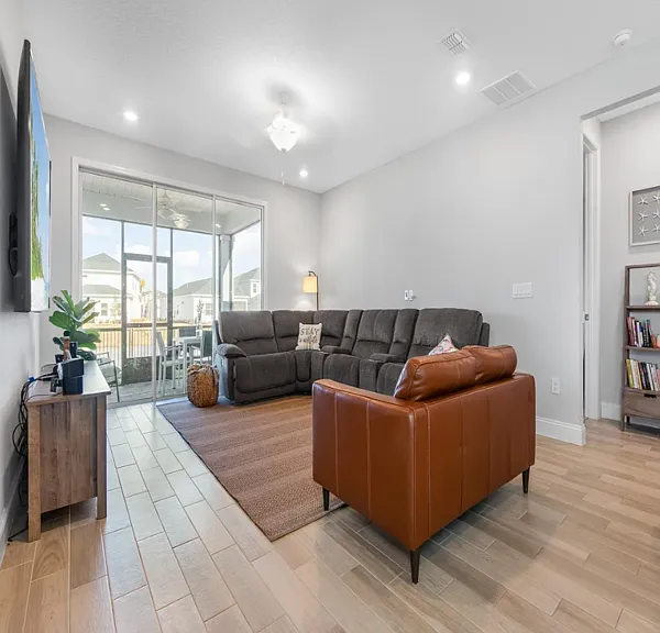409 Clifton Bay Loop — Photo 2