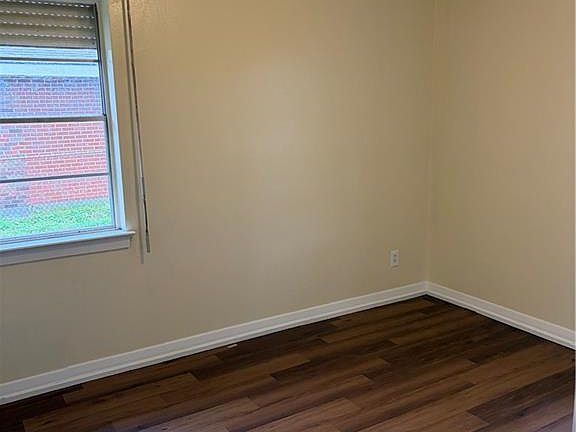 4th image of 1032 Michael St