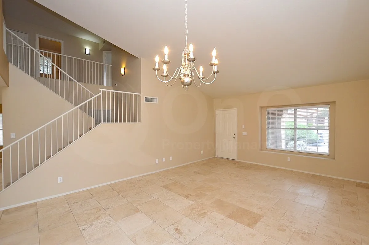 4 bed, 2.5 bath, 2018 sqft, $2,799 — Photo 4