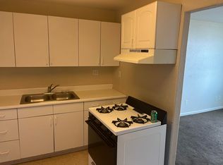 218 4th St APT 8, Taft, CA 93268