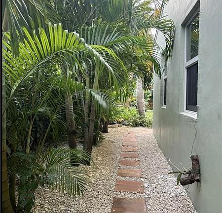 5th image of 1733 12th Ave N #N