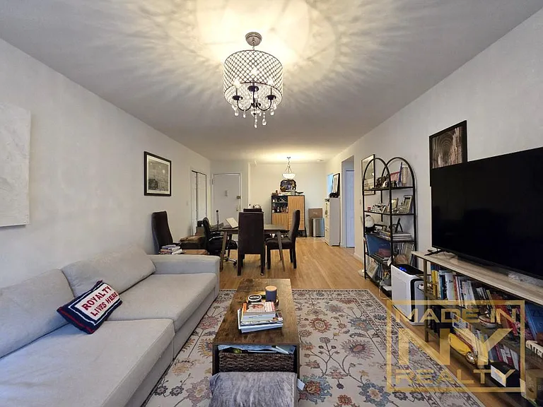 327 W 30th St #3E — Photo 4