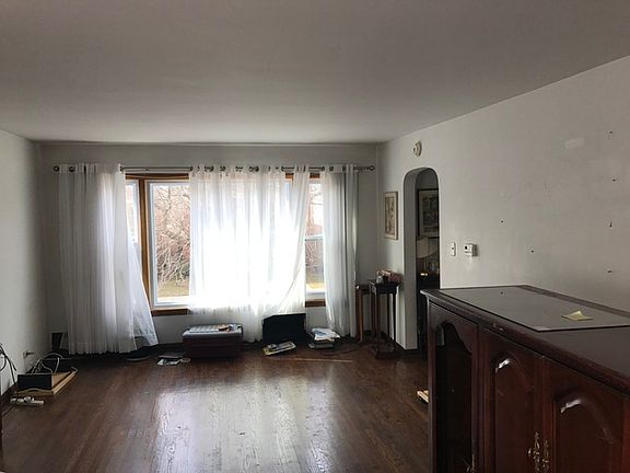 5th image of 10805 S King Dr