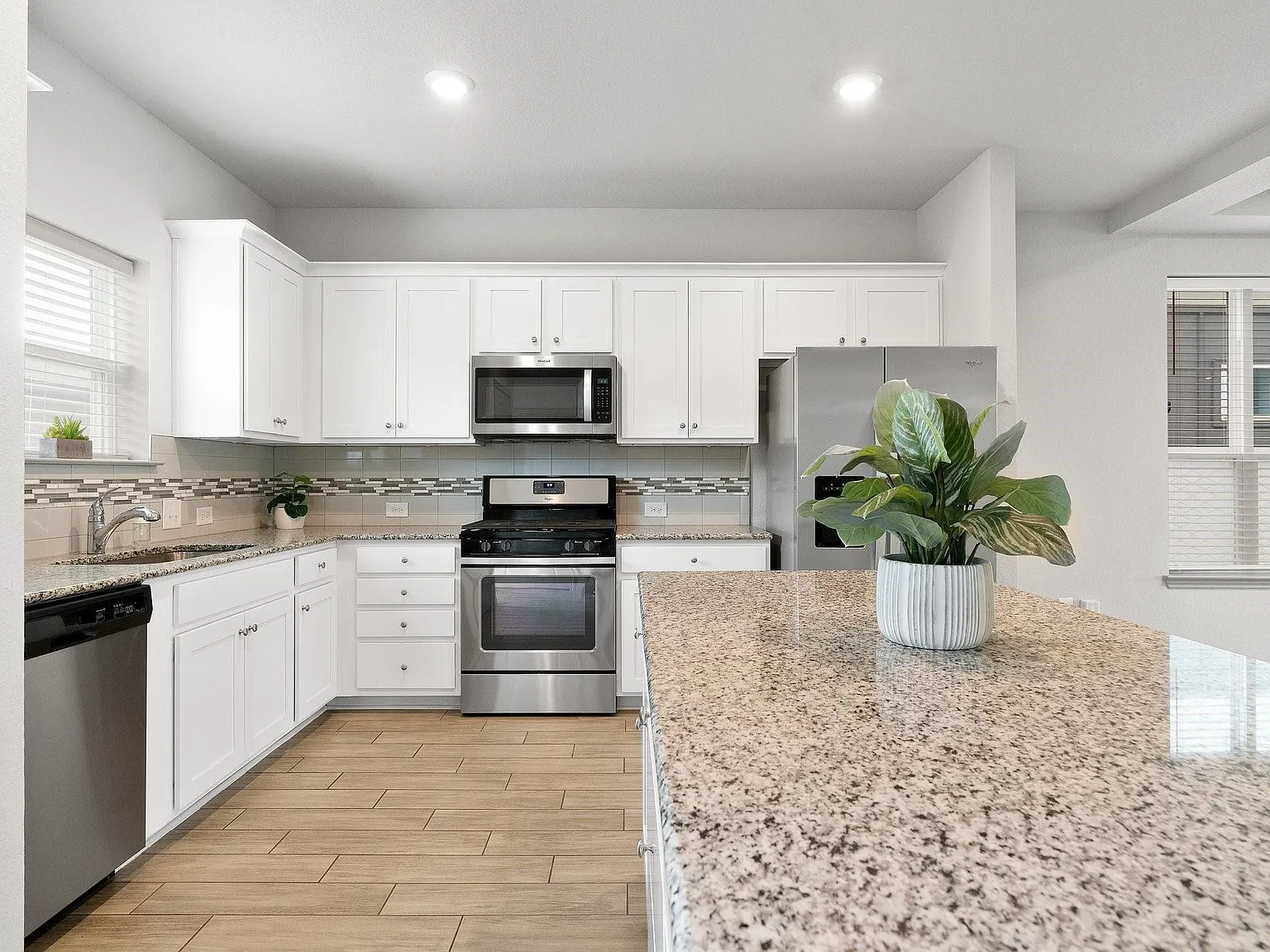 3 bed, 2.5 bath, 1840 sqft, $2,200 — Photo 3