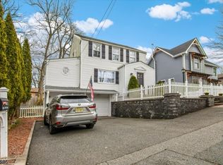 22 Hilltop Trl, Denville, NJ