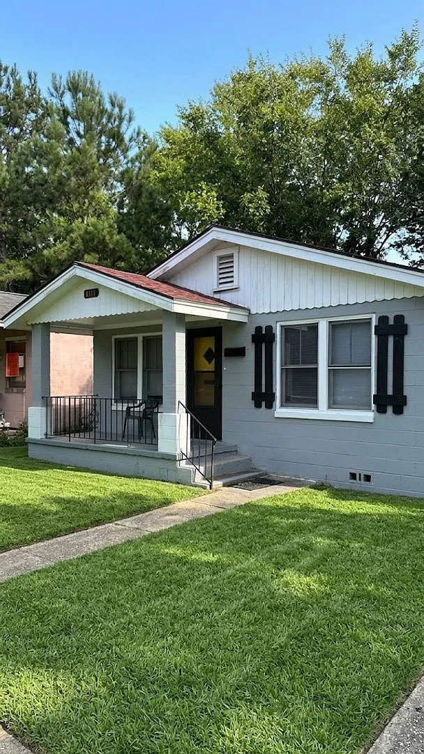 Charming 2-bedroom/1-bath bungalow in Midtown Savannah — Photo 2