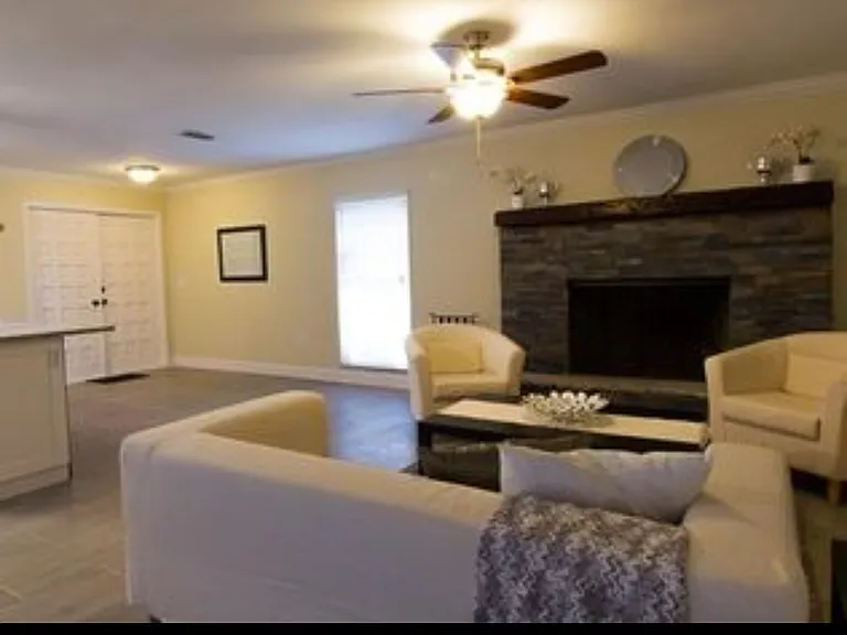 2503 Trinidad St — Photo 11