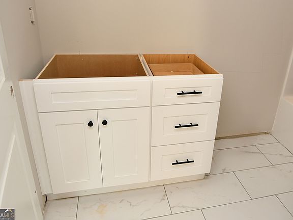 4th image of 326 Andover Dr