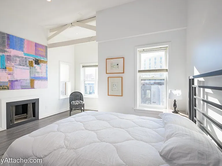 224 E St NE — Photo 24