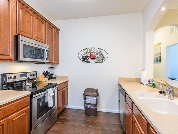 5th image of 4126 Breakview Dr #404