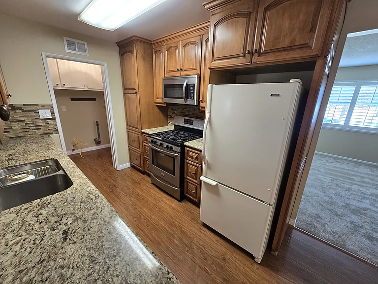261 W Newburgh St — Photo 6