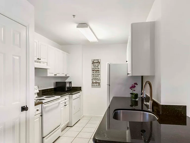 2040 Greenview Shores Blvd #203 — Photo 9