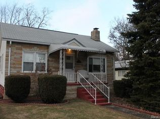 133 Hickory St, Troy, MI 48083