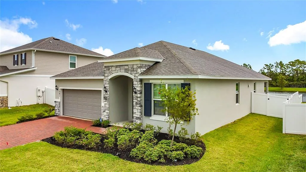4 bed, 2.0 bath, 2121 sqft, $3,200 — Photo 2