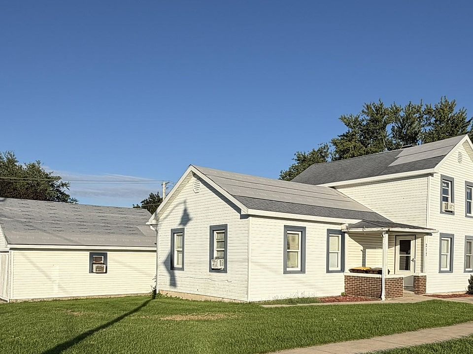 1st image of 217 W Railroad St