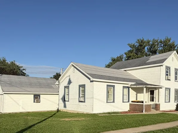 217 W Railroad St, Lena, IL 61048