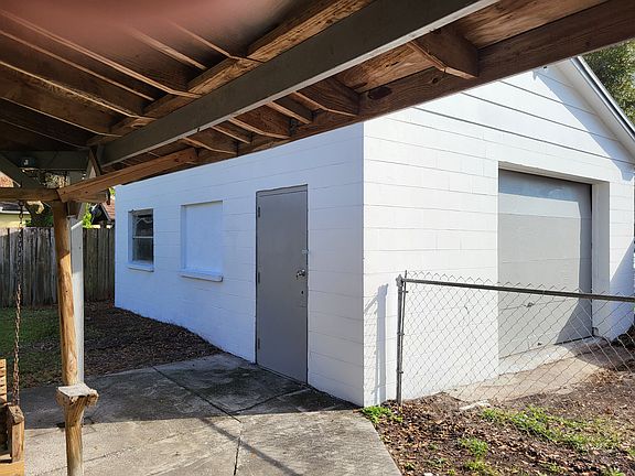 2nd image of 10417 N Boulevard St