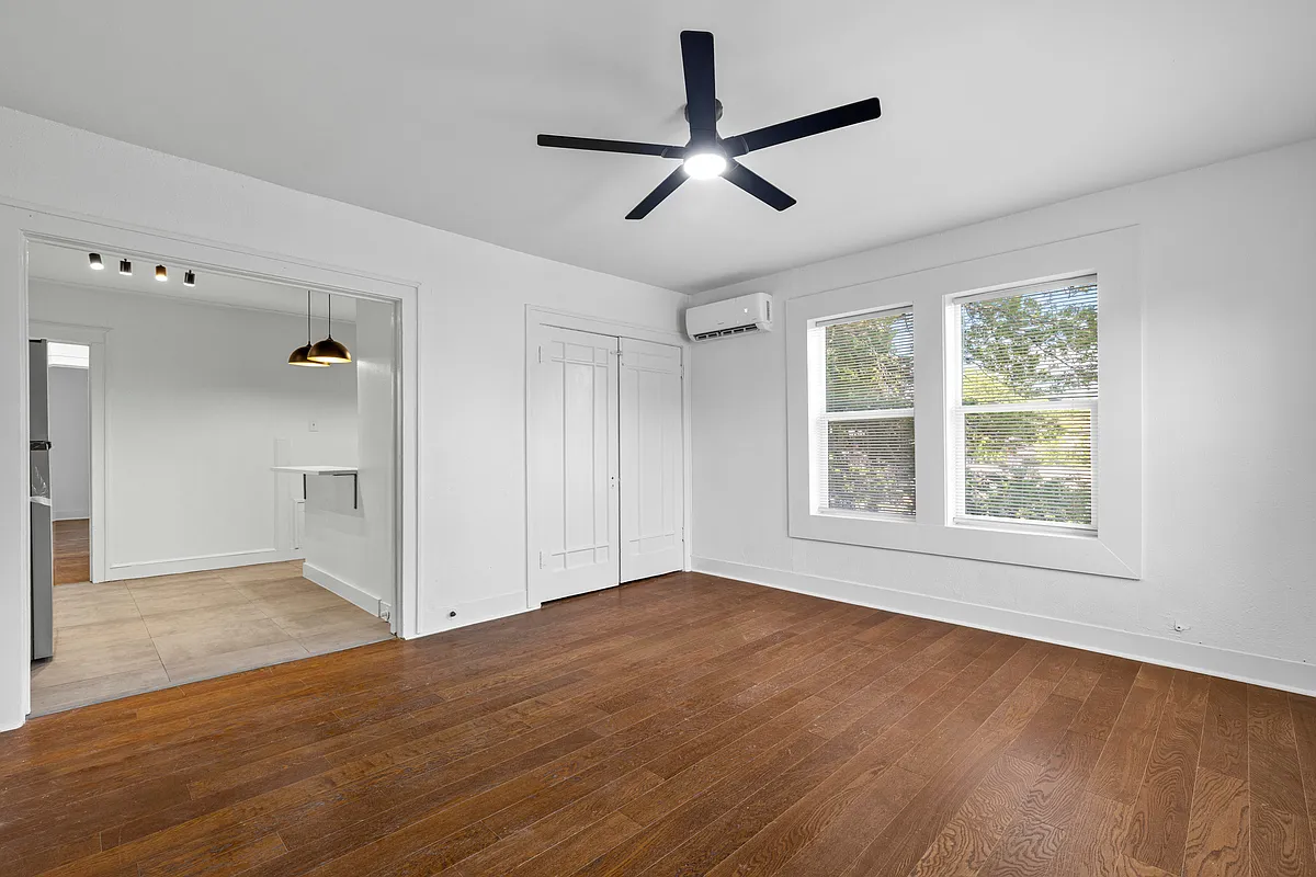 Building Photo - 912 N Windomere Ave #912.5