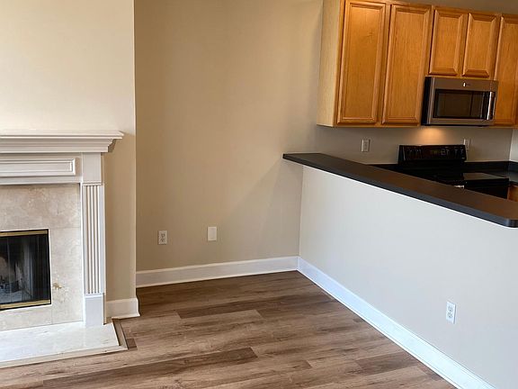 3rd image of 1130 Mariposa St APT 4