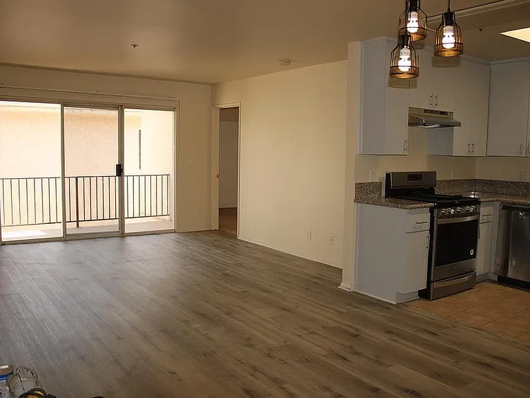 14816 Friar St #102 — Photo 7