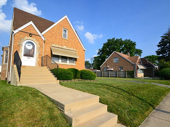 2nd image of 9515 S Maplewood Ave