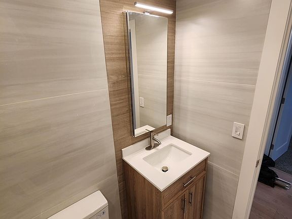 3rd image of 460 Henderson Ave #2
