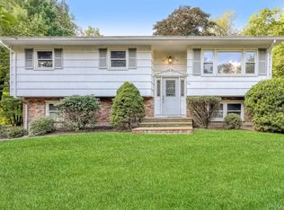 28 Montclair Ave, Airmont, NY 10952