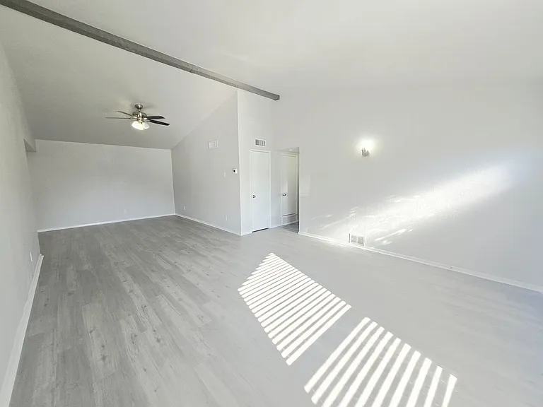 734 Spring Lake Dr — Photo 8