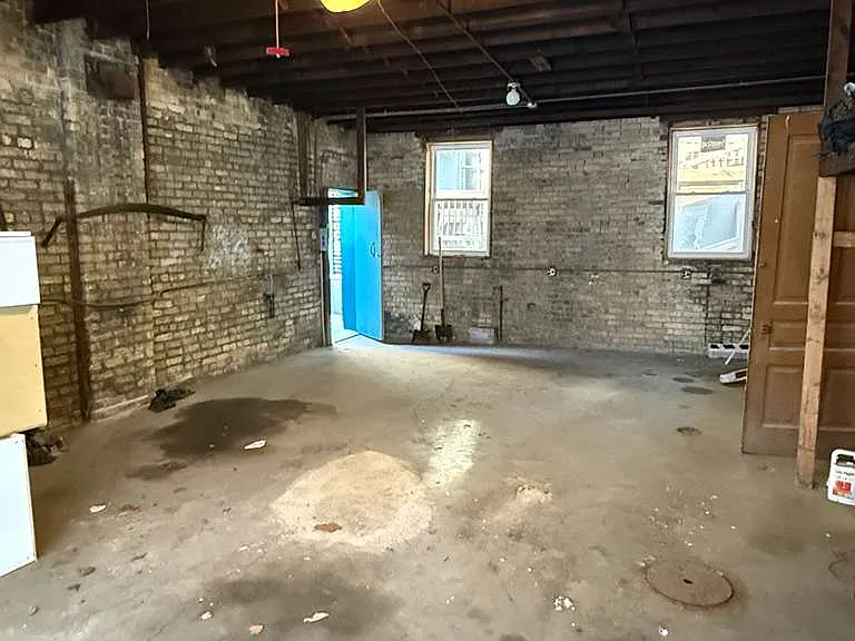 446 N Aberdeen St — Photo 4