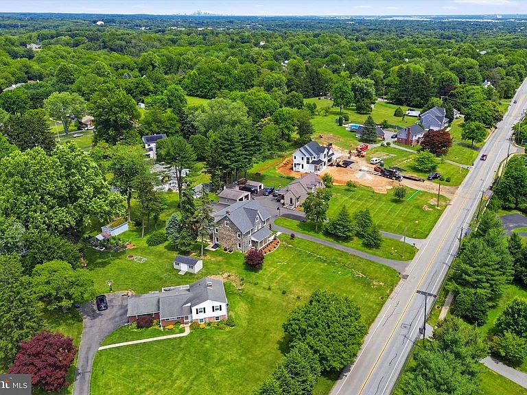 1512 Naamans Creek Rd — Photo 44