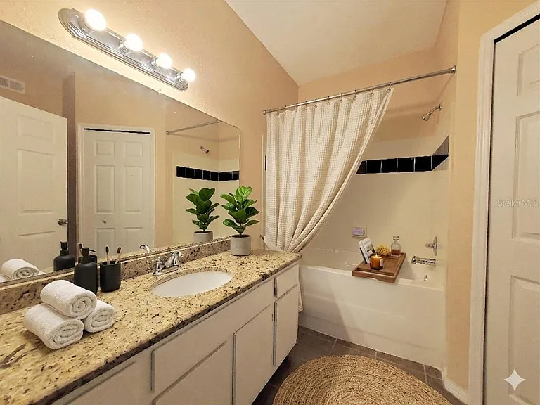 6029 Westgate Dr #712 — Photo 5