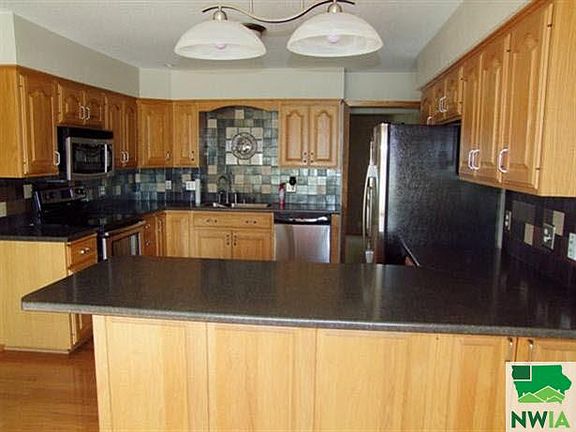 2nd image of 11 Saint Andrews Dr