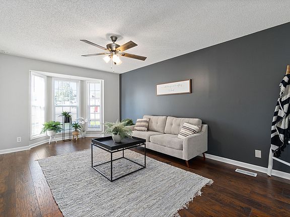 3rd image of 1041 Wisteria Ct