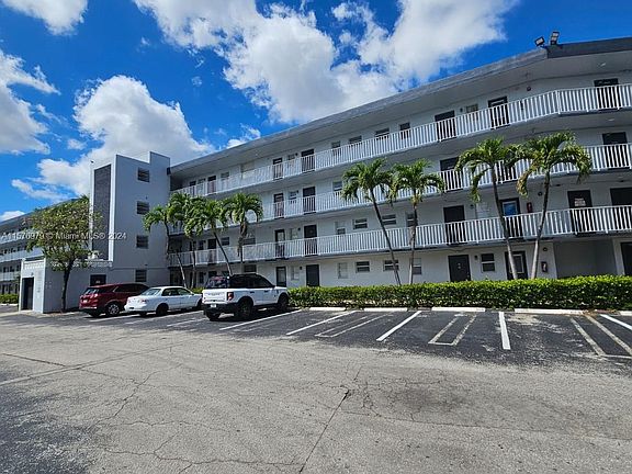 2nd image of 441 NE 195th St APT 107