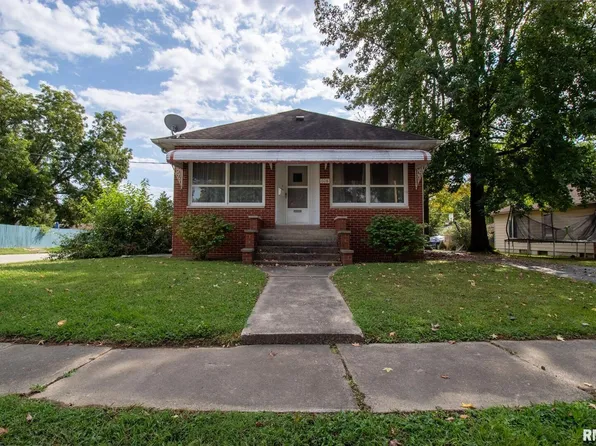 608 E 5th St, West Frankfort, IL 62896