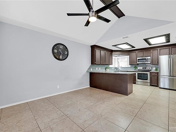 4th image of 317 N 36th Ln