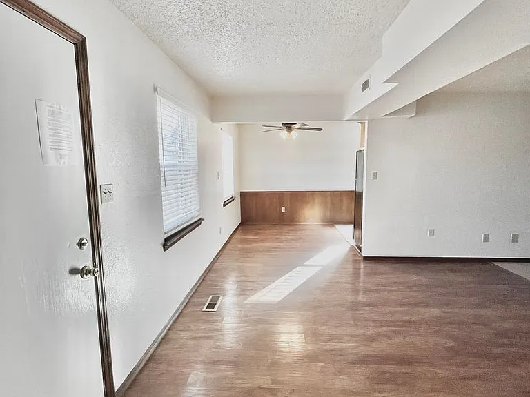 300 Chalmette Dr — Photo 13
