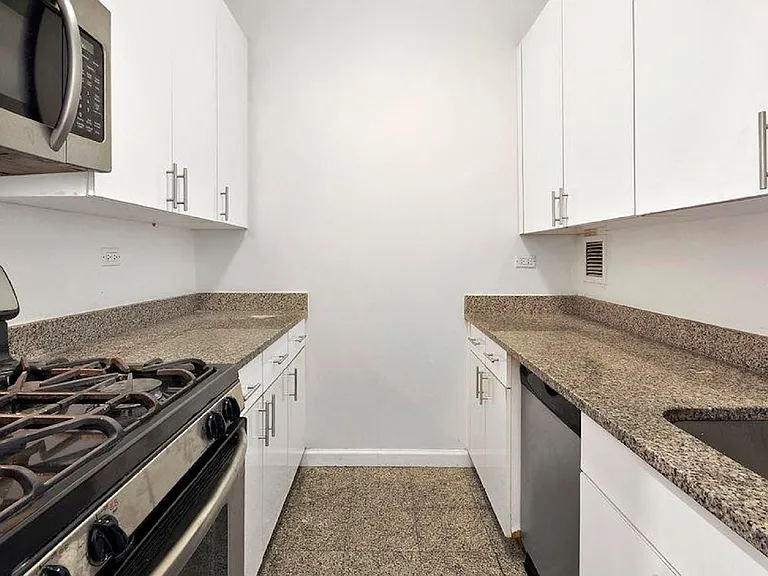 330 E 38th St #51D — Photo 9
