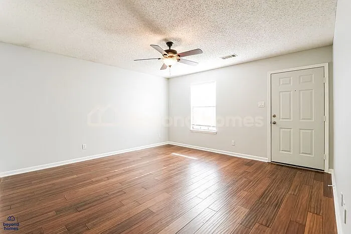 600 Hemphill Rd — Photo 3