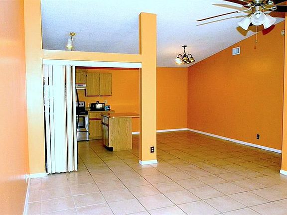 5th image of 4304 Woodstock Dr APT D