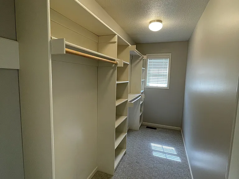 12213 Bennington Ave — Photo 29