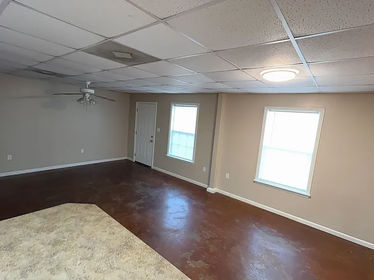 147 Eureka Dr — Photo 3