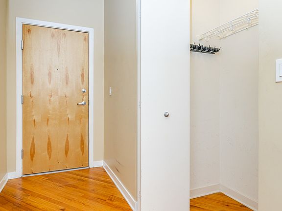5th image of 1150 W 15th St Unit 201